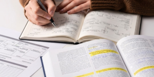 Jak połączyć studia z dropshippingiem? Sprytny plan dla studentów UEK